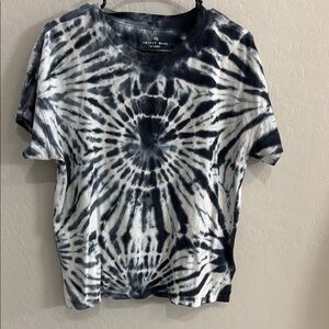 Andrew Marc blue and White Tie-Dye T-Shirt. Size medium